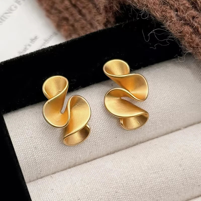 Élan Twist Earrings