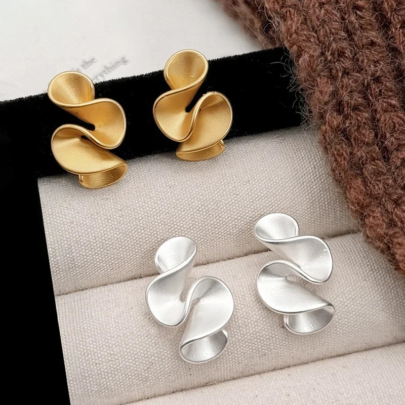 Élan Twist Earrings