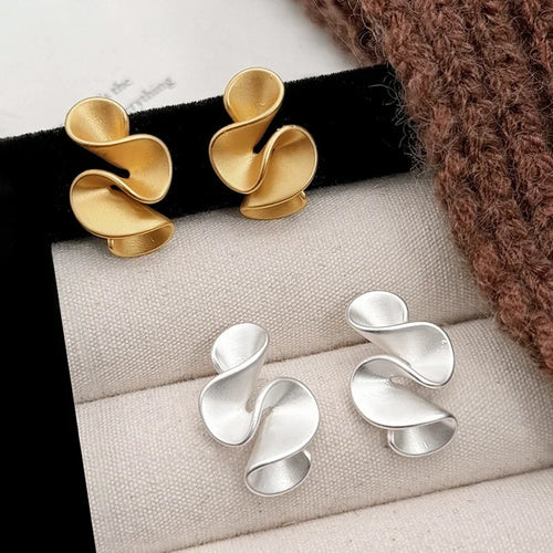 Élan Twist Earrings